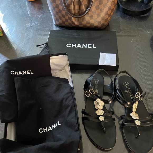 CHANEL Flat Sandals - Picture 8 of 8